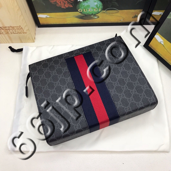 グッチ財布 レプリカ着用イメージ
